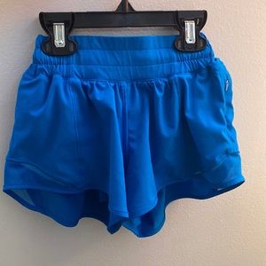 LULULEMON POOLSIDE HOTTY HOTS 2.5 INCH RARE (LOOK AT DESCRIPTION)